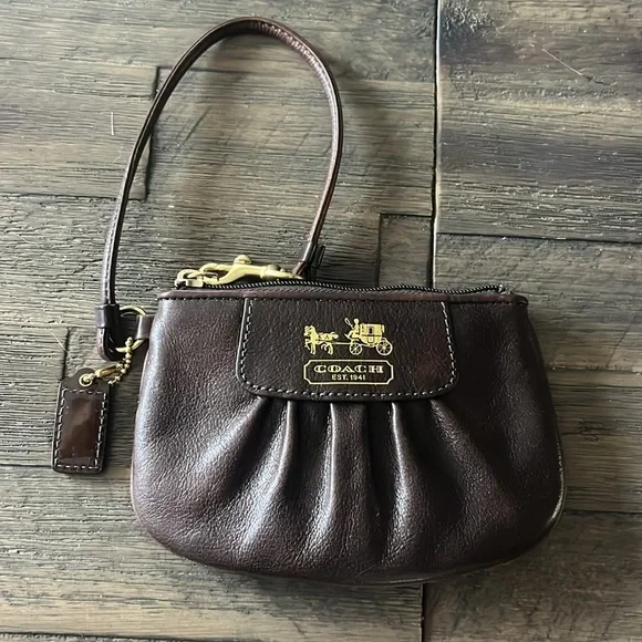 Vintage Coach Leather Wristlet - Picture 6 of 13